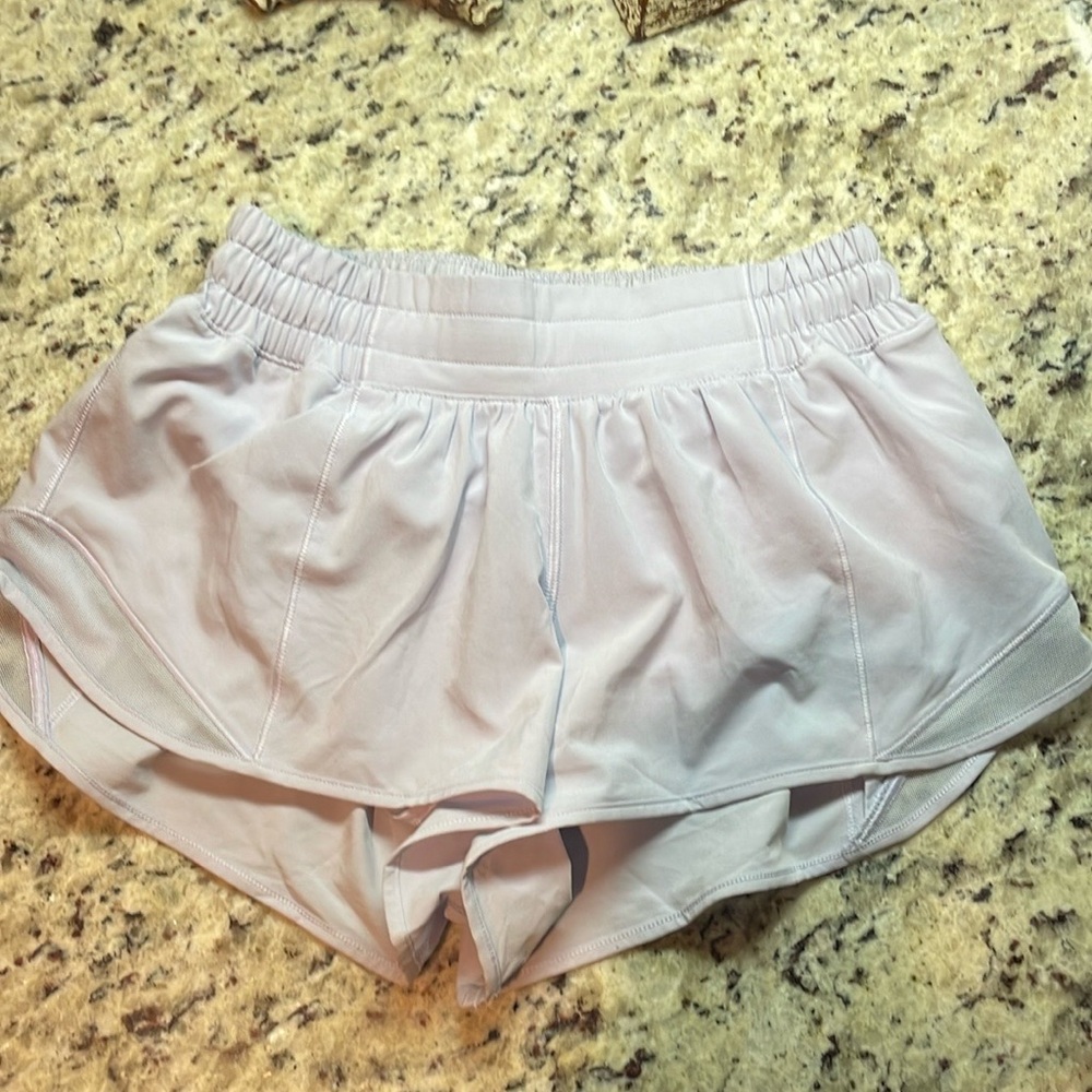 Lululemon Womens Sz 4 Reg Hotty Hot Short with Liner